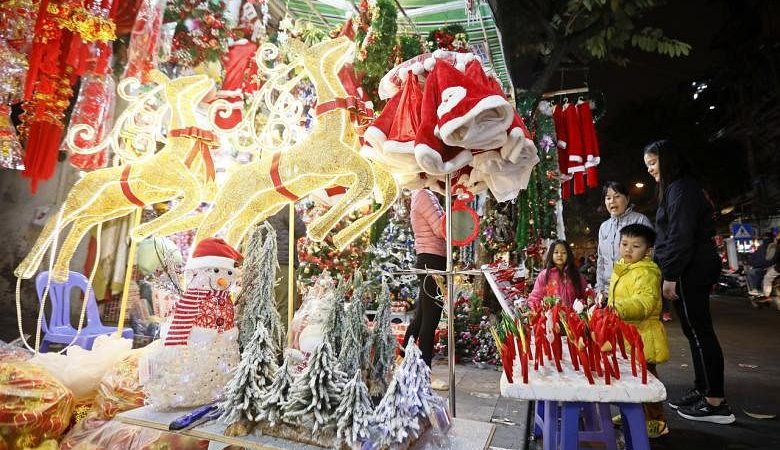 Lampu Natal, kusut dalam perang dagang, menunjukkan perjuangan Vietnam