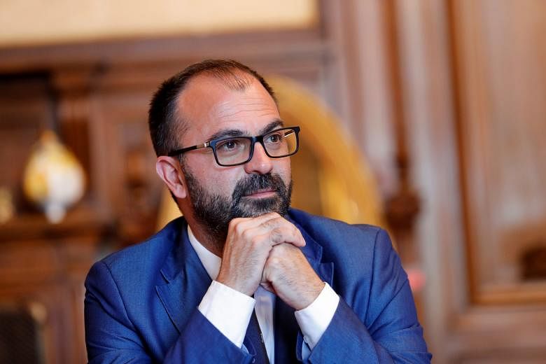 Menteri Pendidikan Italia Lorenzo Fioramonti mengundurkan diri karena kurangnya dana untuk pelayanan