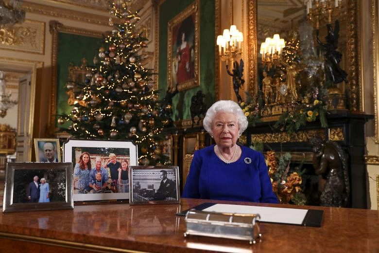 Ratu Elizabeth II: Tahun ‘bergelombang’ Inggris dalam pesan Natal