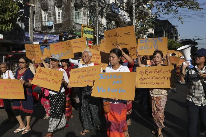 Ratusan orang berunjuk rasa menentang polisi Myanmar atas kasus pemerkosaan anak