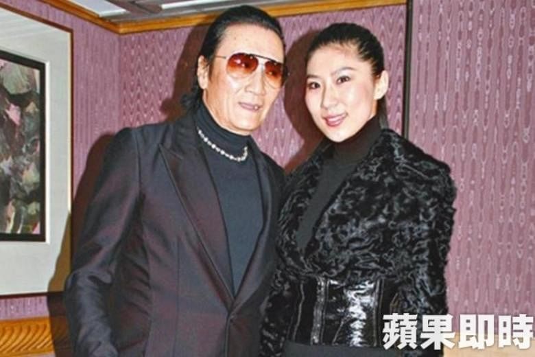 Mantan idola pertunjukan siang Patrick Tse, 83, terlihat bersama mantan pacarnya yang 49 tahun lebih muda