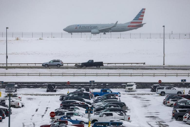 Badai Musim Dingin yang Meluas di AS Menyebabkan 100.000 Orang Tidak Berdaya, Tunda Penerbangan